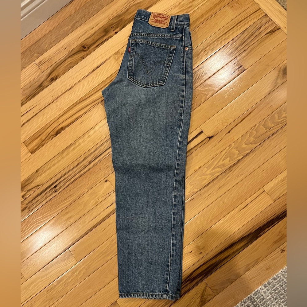 Women’s Levi’s 550 Relaxed Tapered 8s 8 short EUC jeans